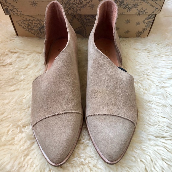 Free People Royale Pointy Toe Flat Beige Tan Suede - Picture 2 of 8